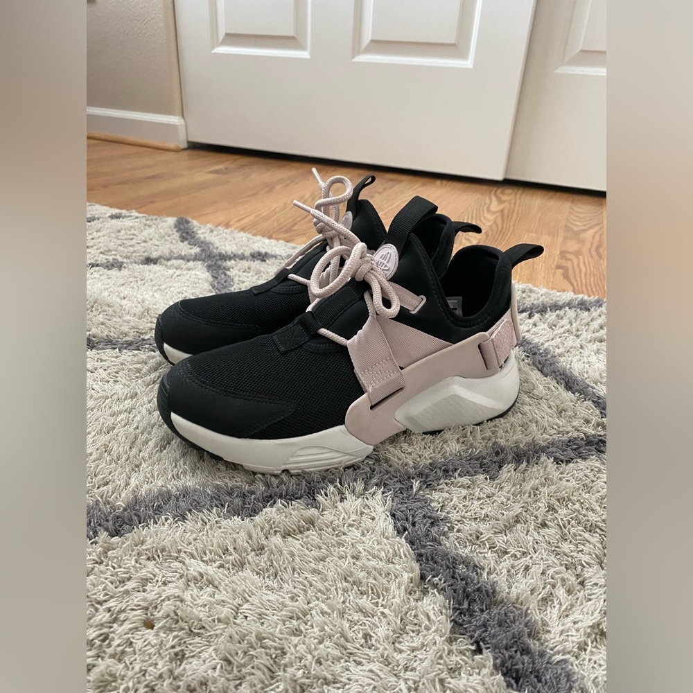 Nike Huarache City Tennis Shoes